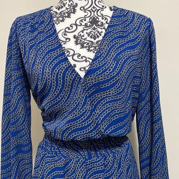 Micheal Kors Printed Ruffle Dress. - Picture 7 of 9